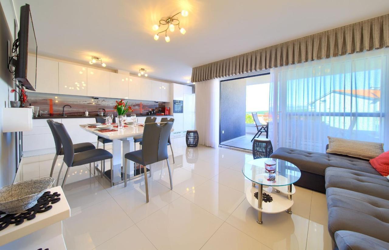 Apartment Crystal Aura Malinska Bagian luar foto